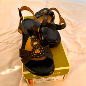 Naturalizer Carlita Narrow Size 8